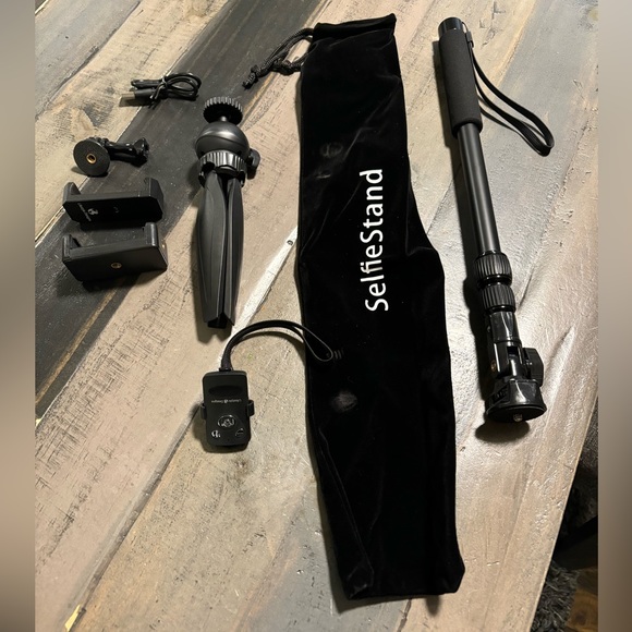 The Selfie Stand with tripod Stand for GOPRO-Smartphones - Picture 3 of 6